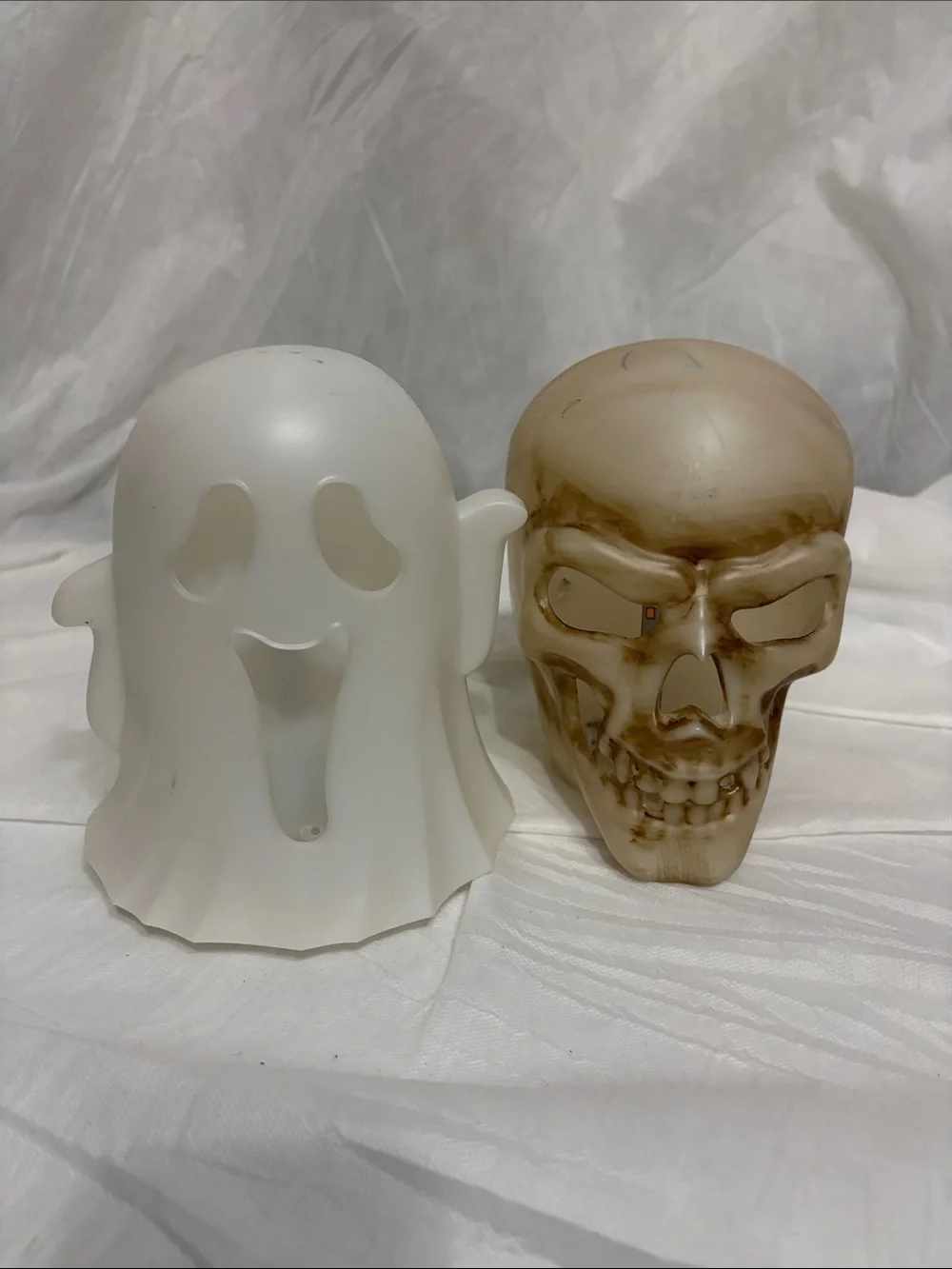 Ghost and Brown Skull Halloween Décor Set